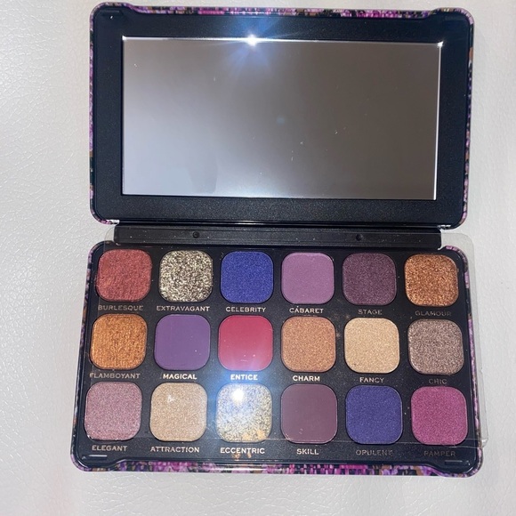 Revolution Bundle- 2 Eyeshadow Palettes Brand New - Picture 5 of 6